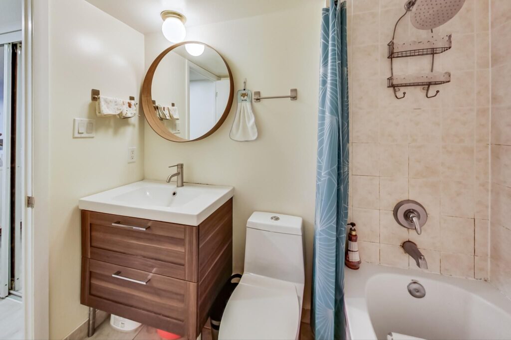 Photo of 37 Grosvenor Street Suite 1201