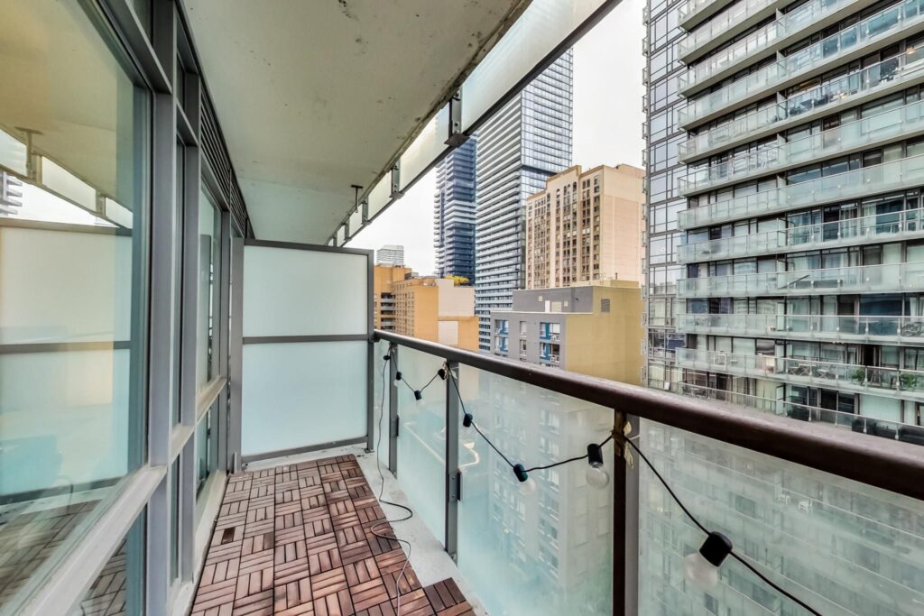 Photo of 37 Grosvenor Street Suite 1201