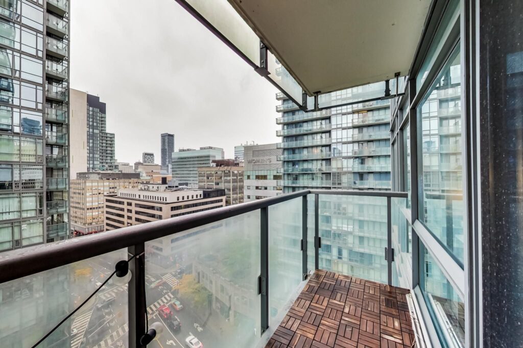 Photo of 37 Grosvenor Street Suite 1201