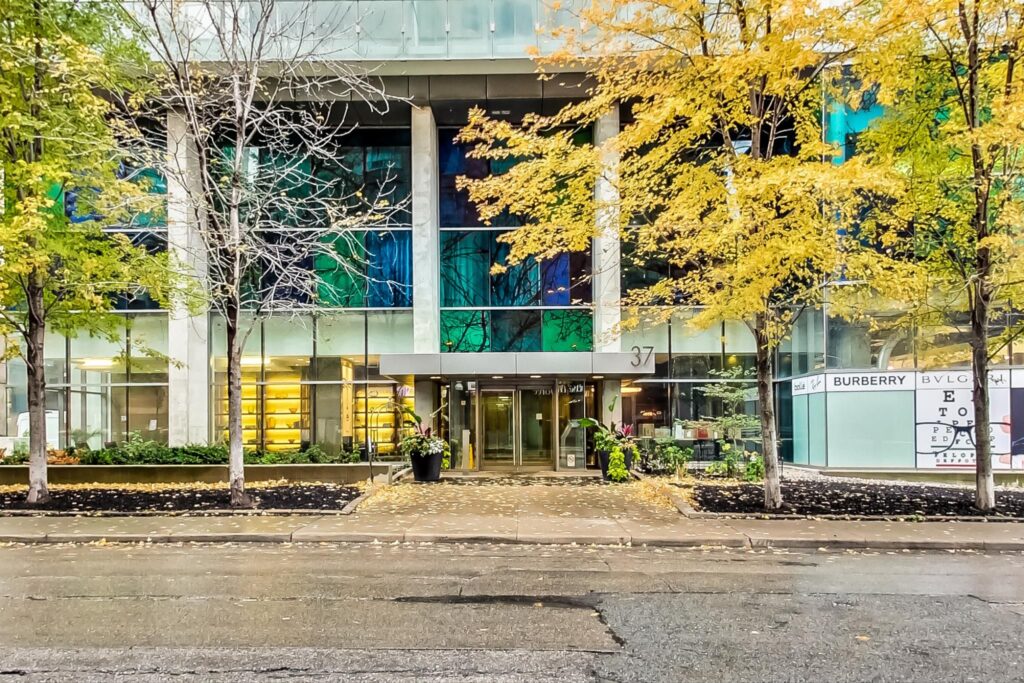 Photo of 37 Grosvenor Street Suite 1201