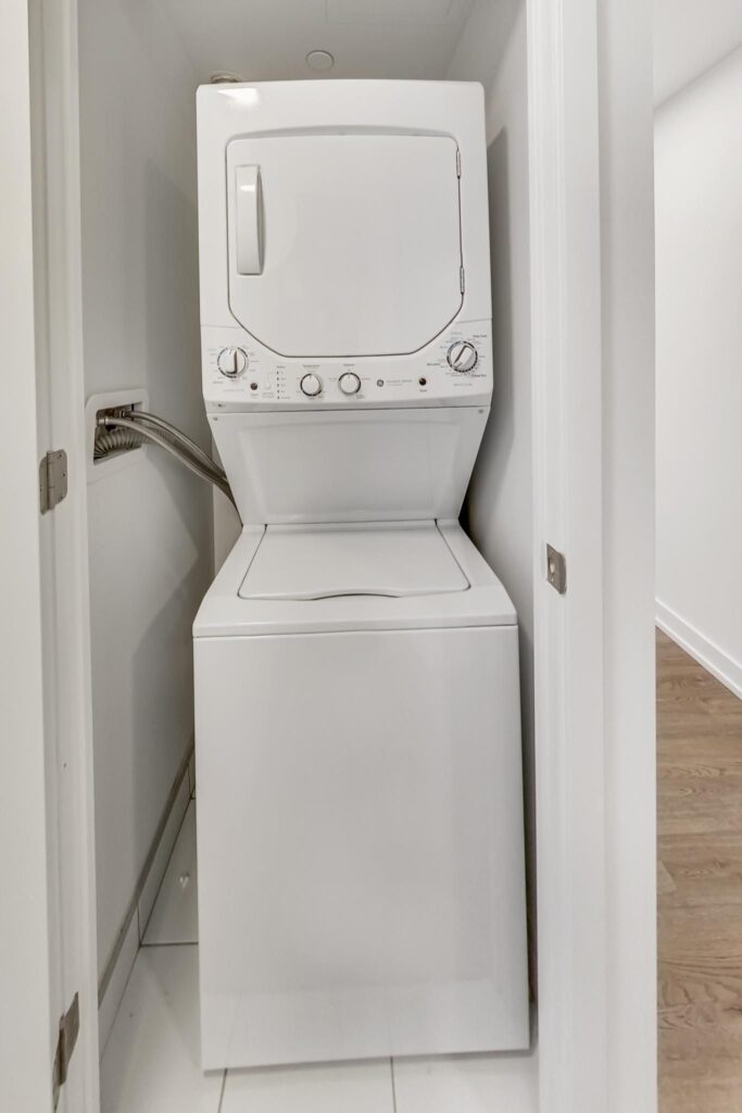 Photo of 39 Roehampton Avenue Suite 1809