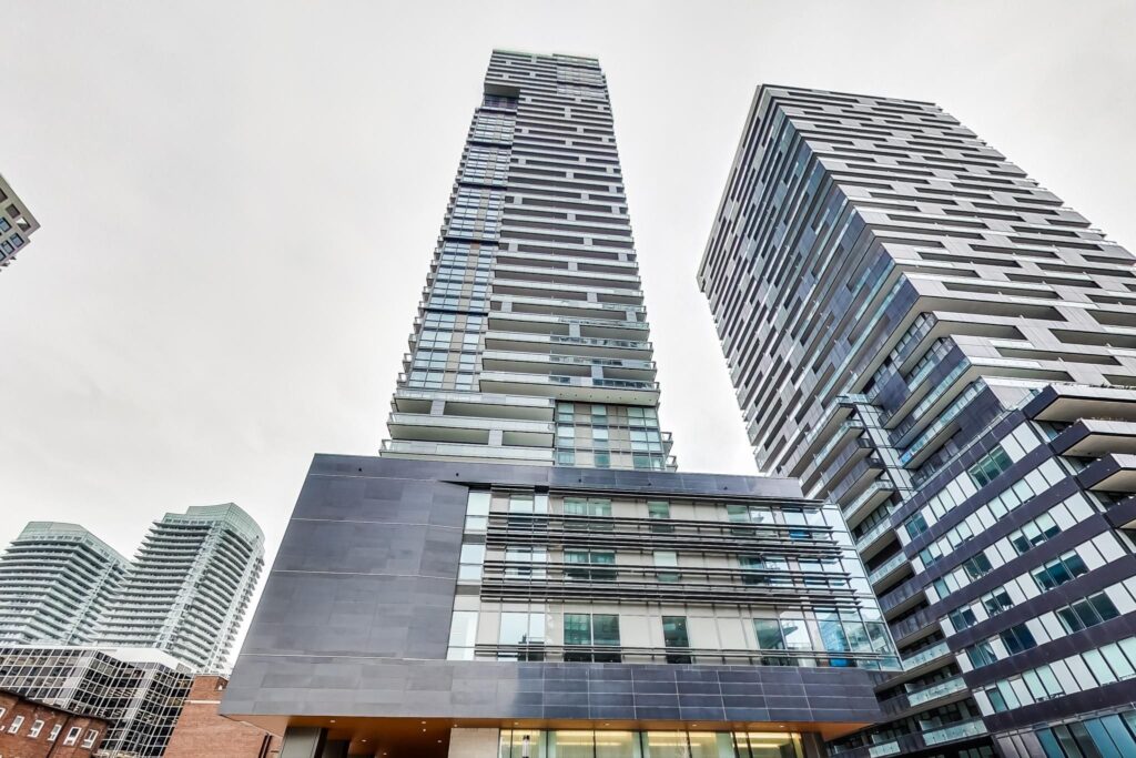 Photo of 39 Roehampton Avenue Suite 1809
