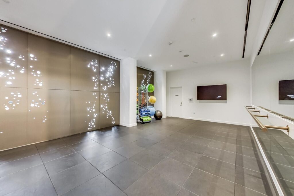Photo of 39 Roehampton Avenue Suite 1809