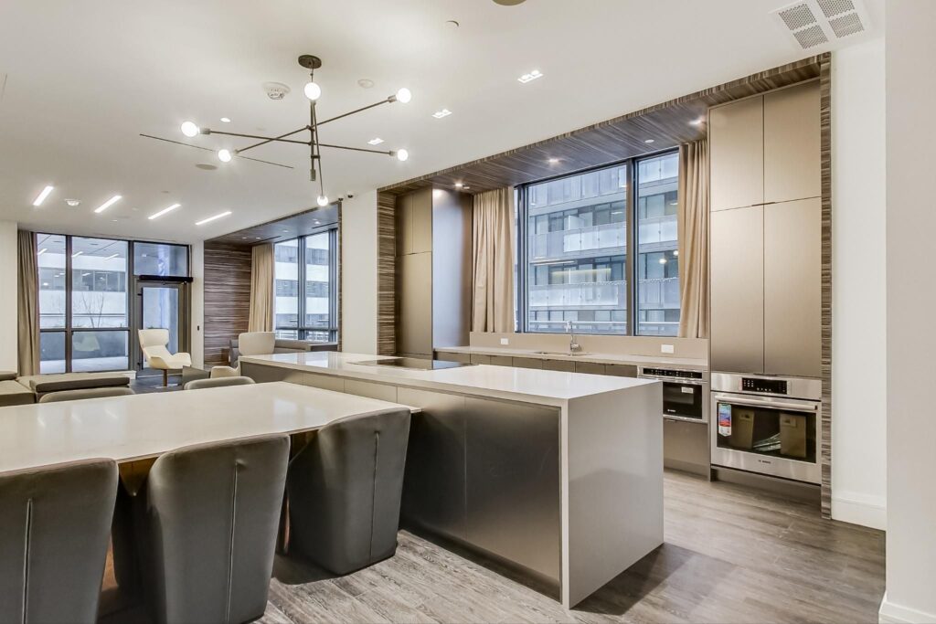 Photo of 39 Roehampton Avenue Suite 1809