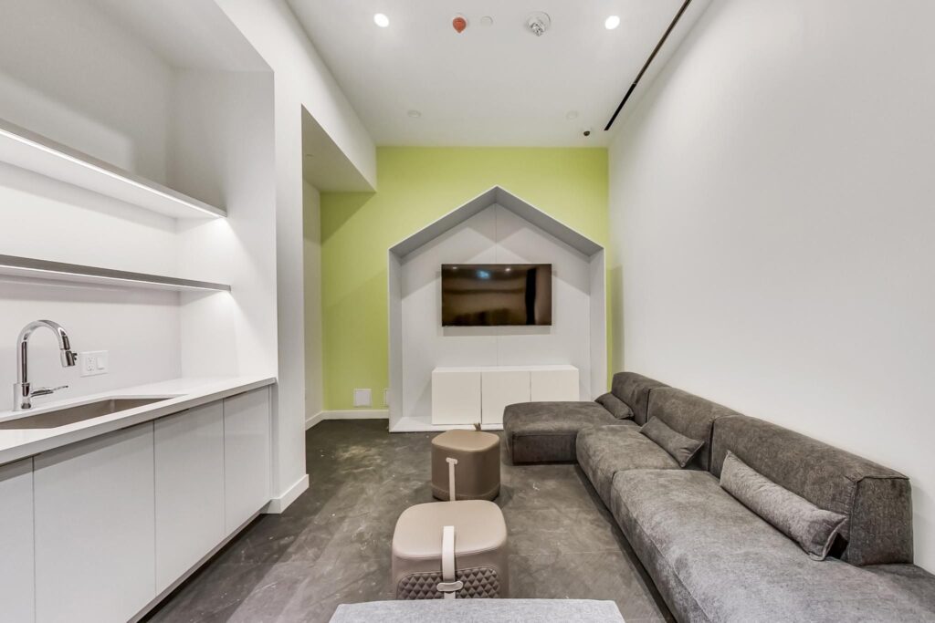 Photo of 39 Roehampton Avenue Suite 1809