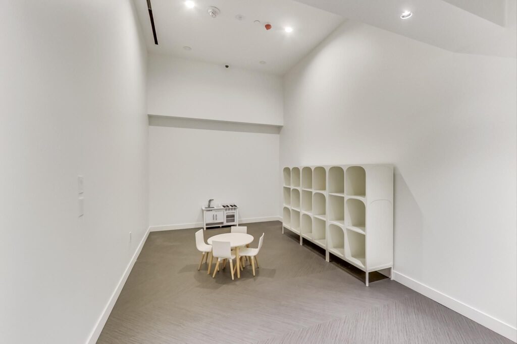 Photo of 39 Roehampton Avenue Suite 1809