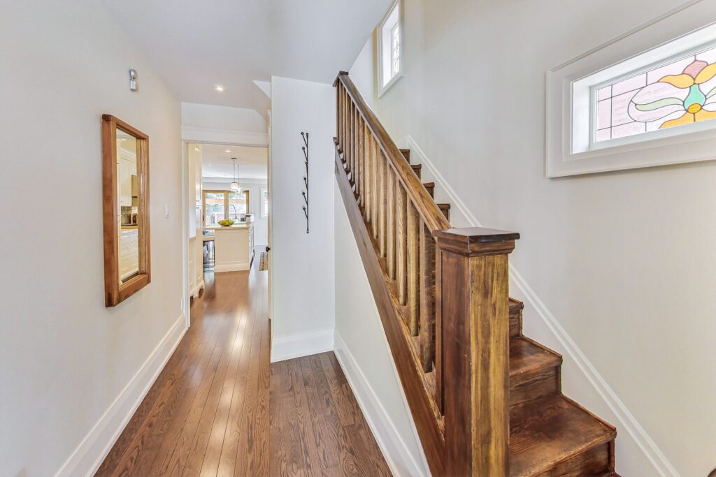 Photo of 527 Davisville Ave