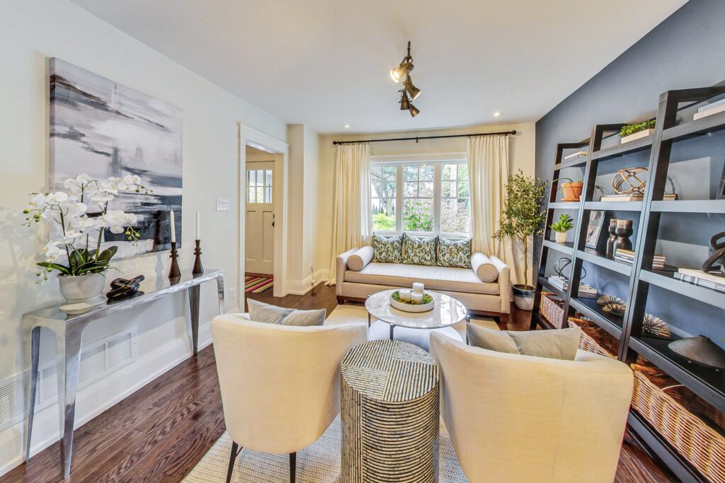 Photo of 527 Davisville Ave