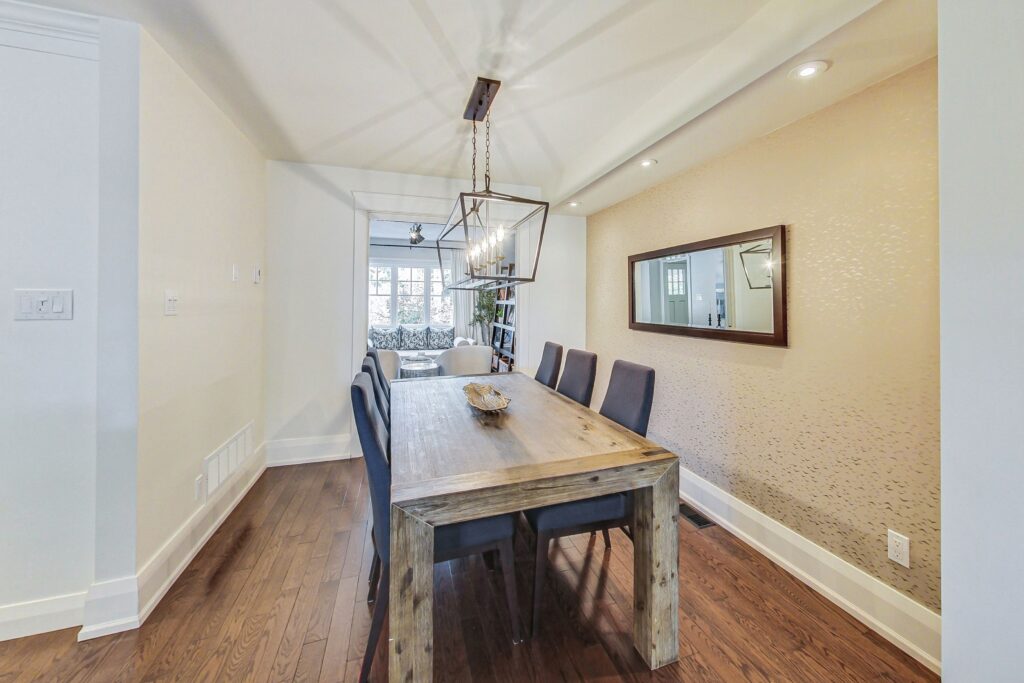 Photo of 527 Davisville Ave