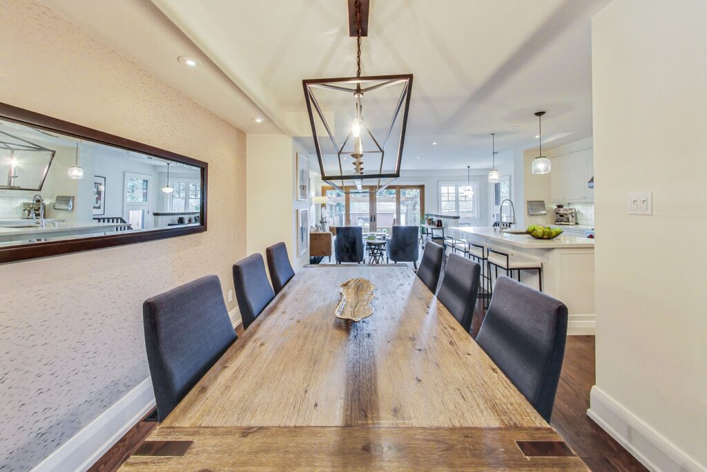 Photo of 527 Davisville Ave