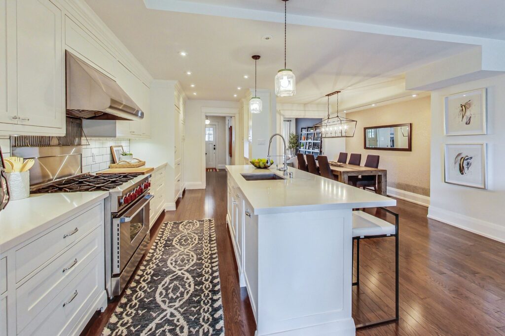 Photo of 527 Davisville Ave