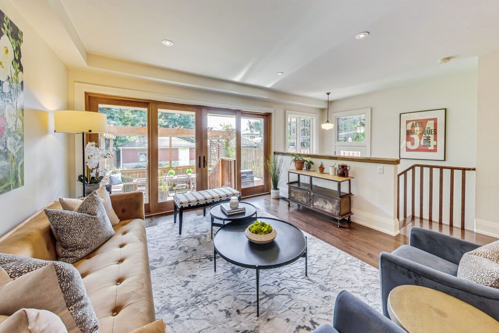 Photo of 527 Davisville Ave