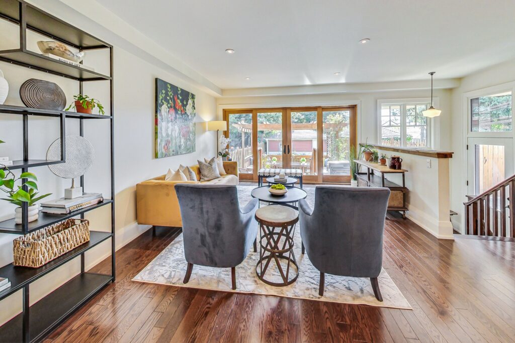 Photo of 527 Davisville Ave