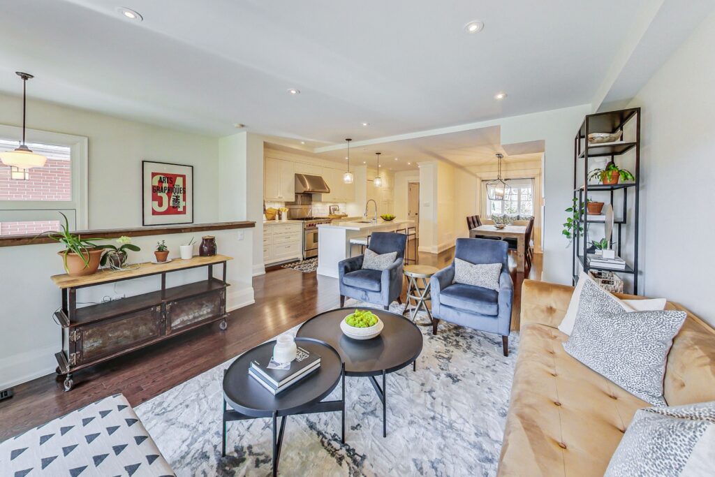 Photo of 527 Davisville Ave