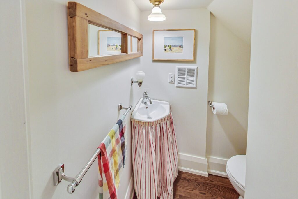 Photo of 527 Davisville Ave