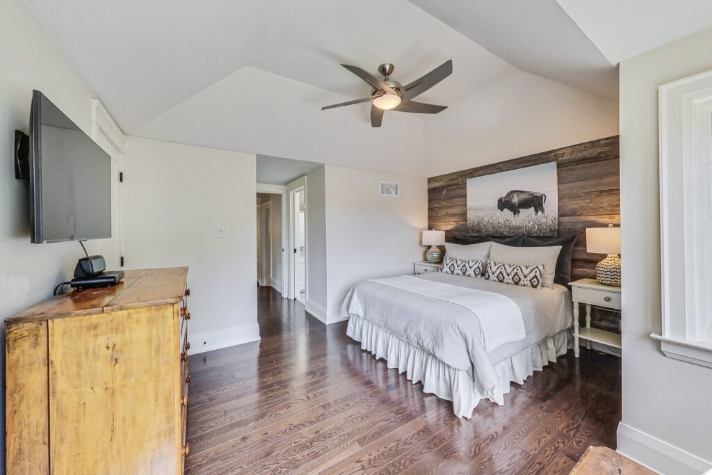 Photo of 527 Davisville Ave