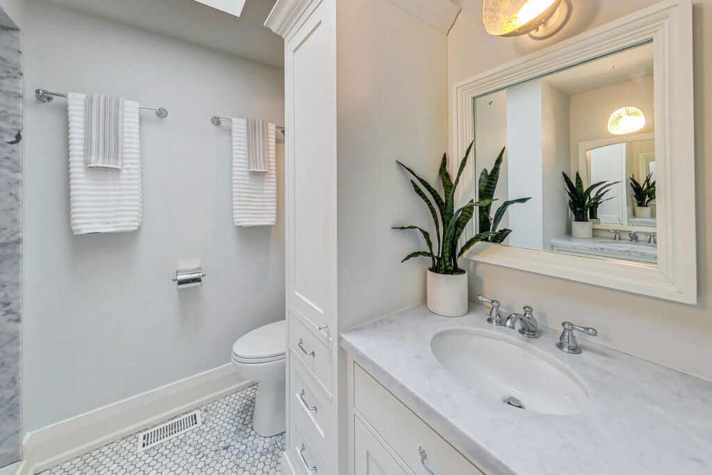 Photo of 527 Davisville Ave