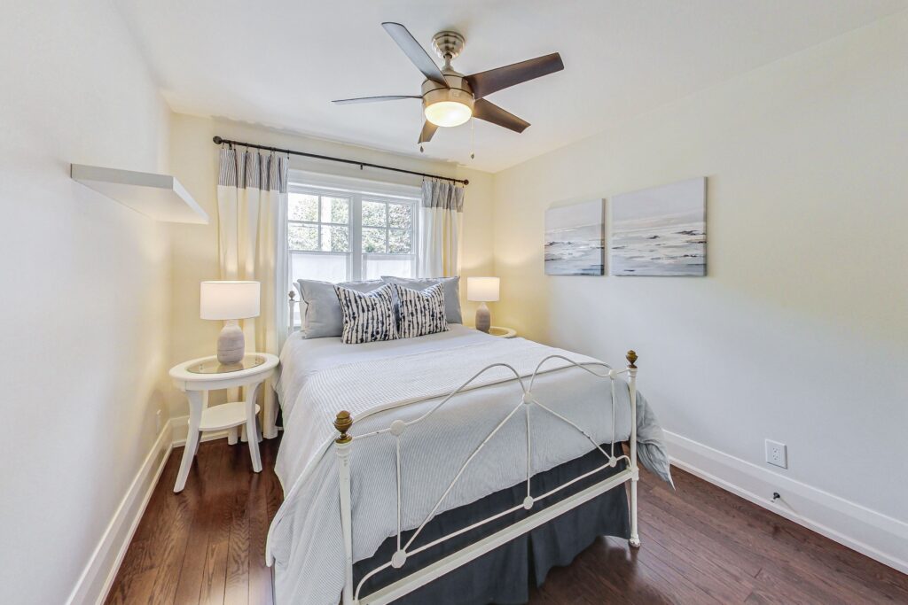 Photo of 527 Davisville Ave