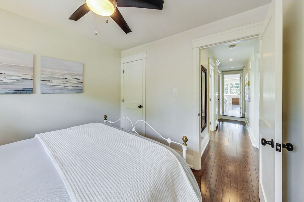 Photo of 527 Davisville Ave