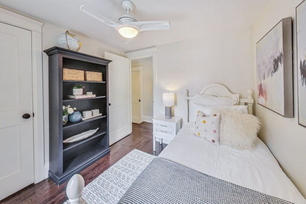 Photo of 527 Davisville Ave