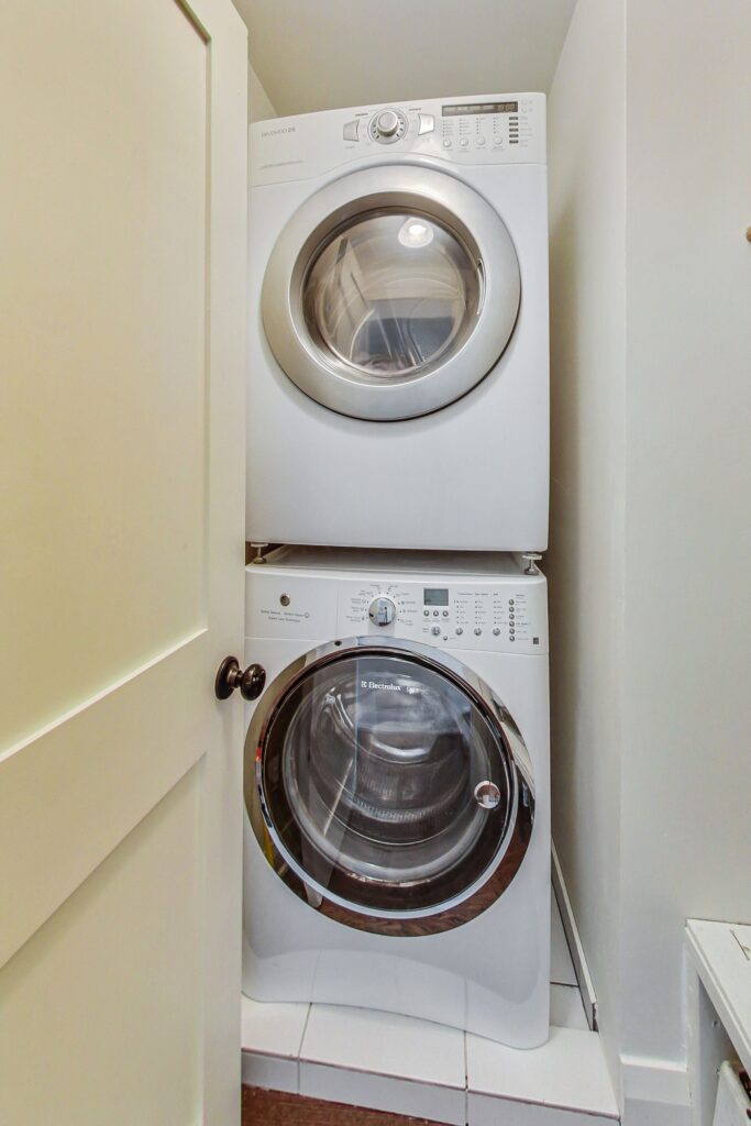 Photo of 527 Davisville Ave