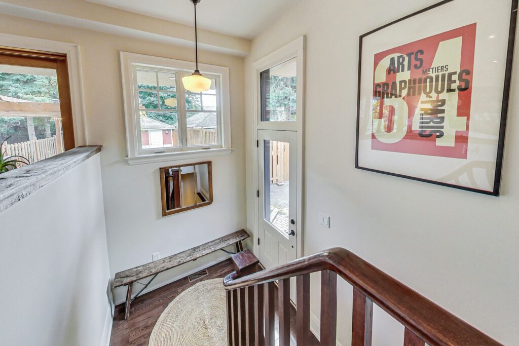 Photo of 527 Davisville Ave