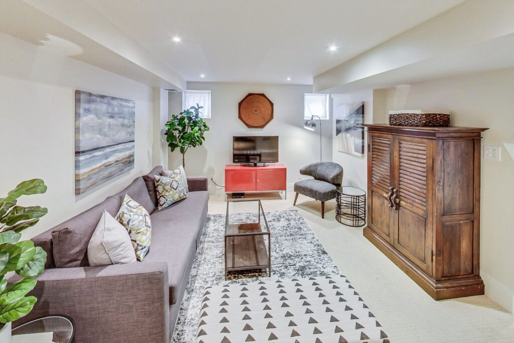 Photo of 527 Davisville Ave