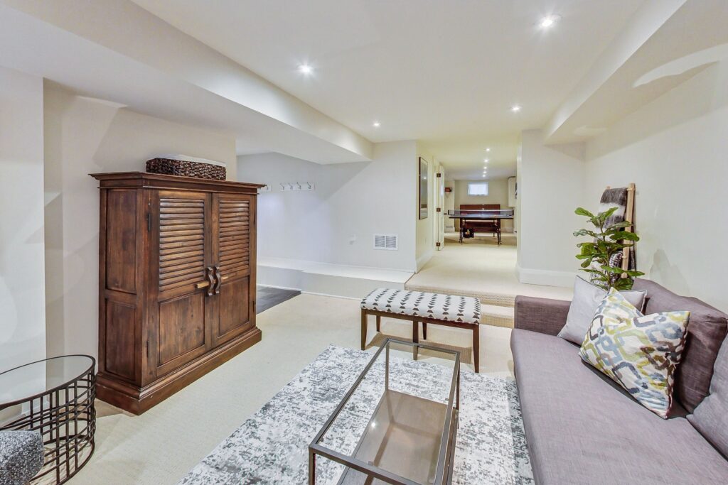 Photo of 527 Davisville Ave