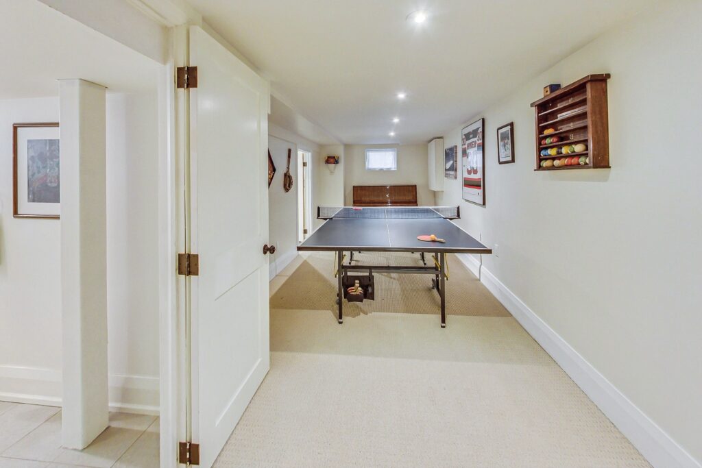 Photo of 527 Davisville Ave