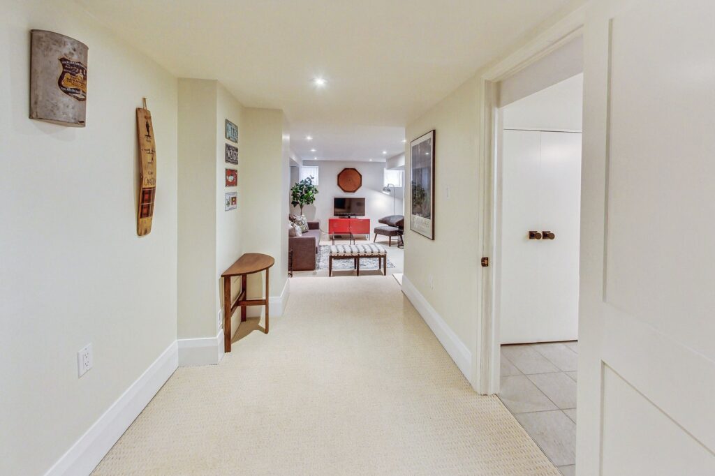 Photo of 527 Davisville Ave