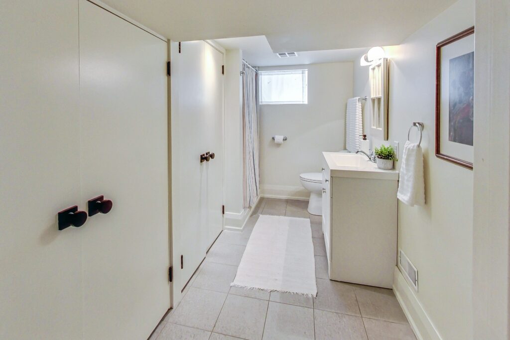 Photo of 527 Davisville Ave