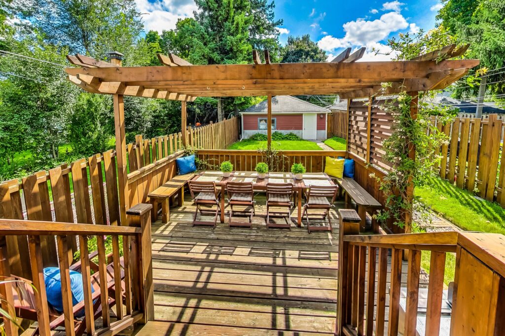 Photo of 527 Davisville Ave