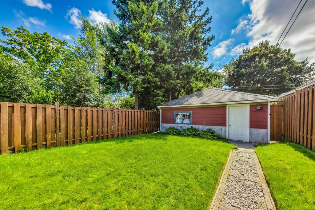 Photo of 527 Davisville Ave