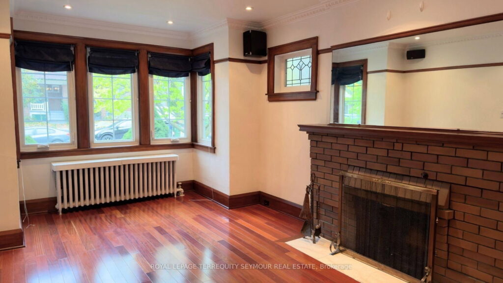 533 Hillsdale Ave E in Davisville Village, photo 4 of 32
