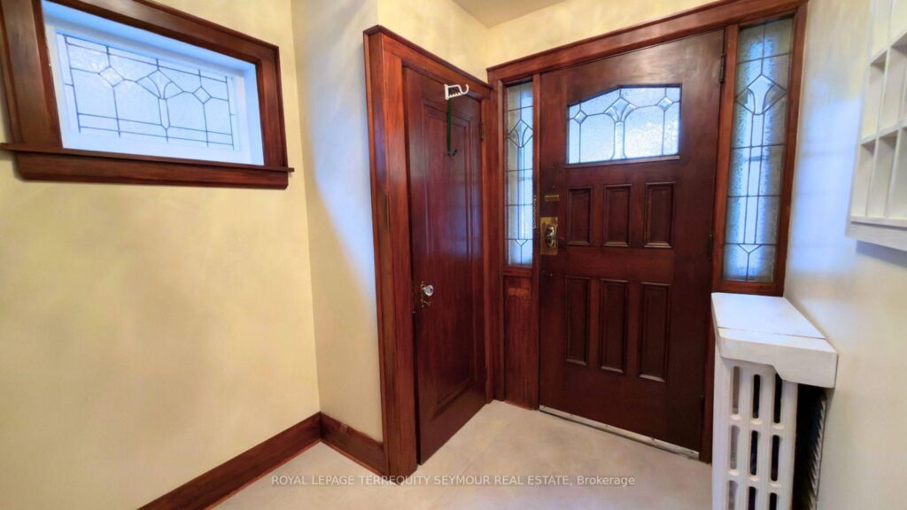 533 Hillsdale Ave E in Davisville Village, photo 12 of 32