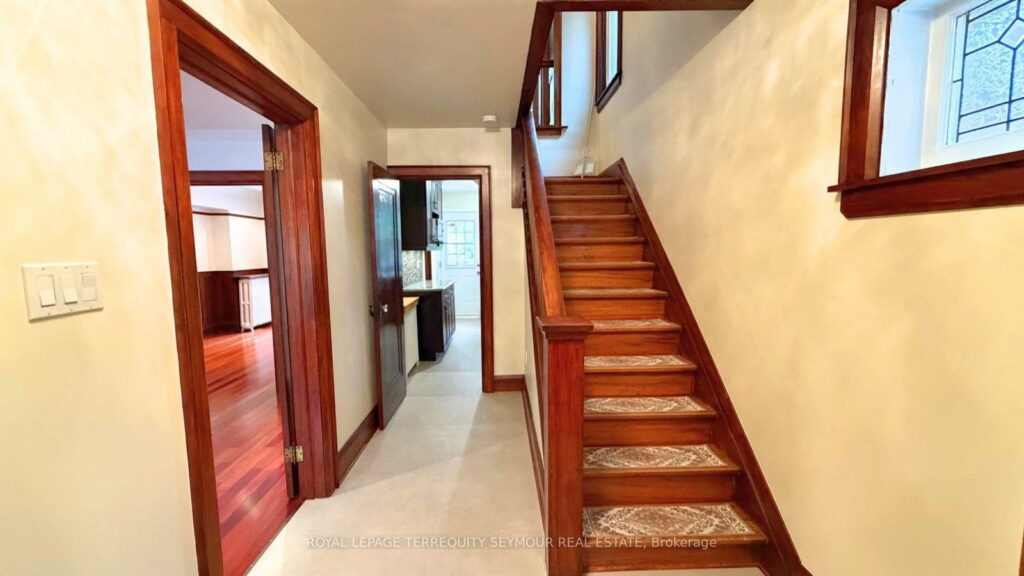533 Hillsdale Ave E in Davisville Village, photo 13 of 32