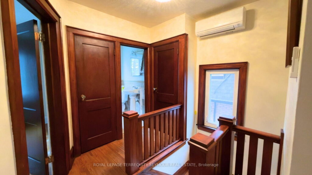 533 Hillsdale Ave E in Davisville Village, photo 14 of 32