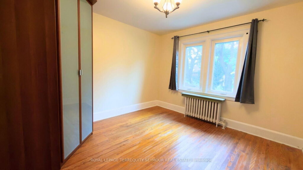 533 Hillsdale Ave E in Davisville Village, photo 15 of 32