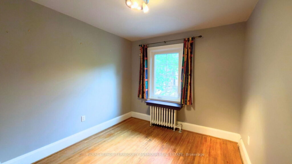 533 Hillsdale Ave E in Davisville Village, photo 16 of 32