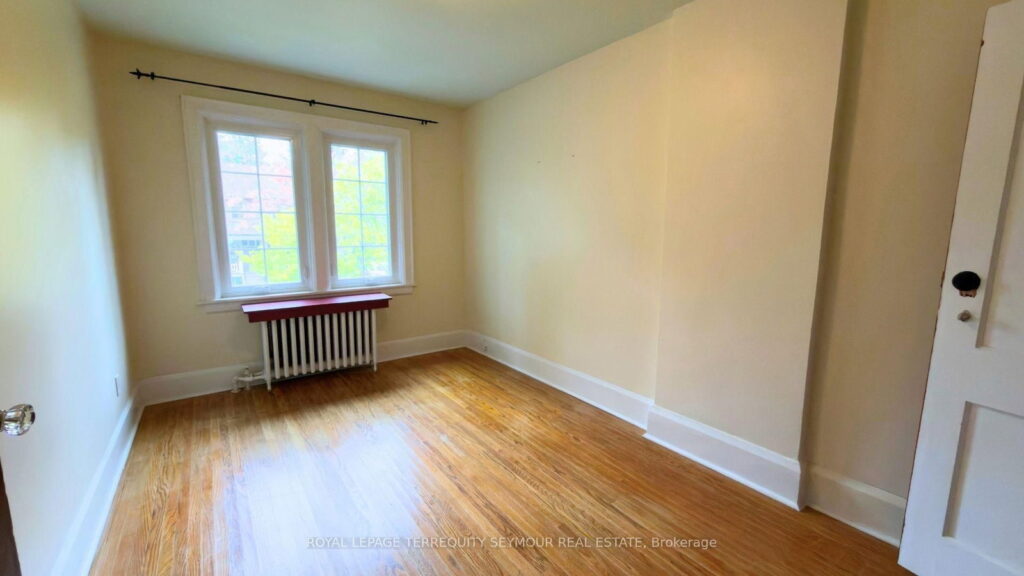 533 Hillsdale Ave E in Davisville Village, photo 17 of 32