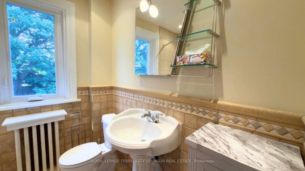 533 Hillsdale Ave E in Davisville Village, photo 18 of 32