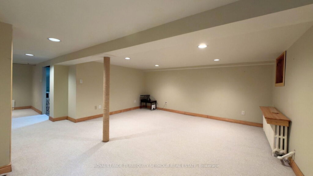 533 Hillsdale Ave E in Davisville Village, photo 19 of 32