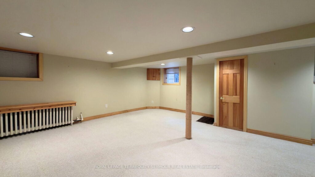 533 Hillsdale Ave E in Davisville Village, photo 20 of 32