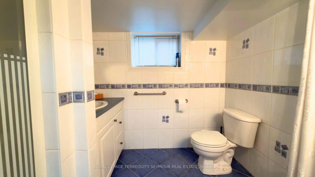 533 Hillsdale Ave E in Davisville Village, photo 22 of 32