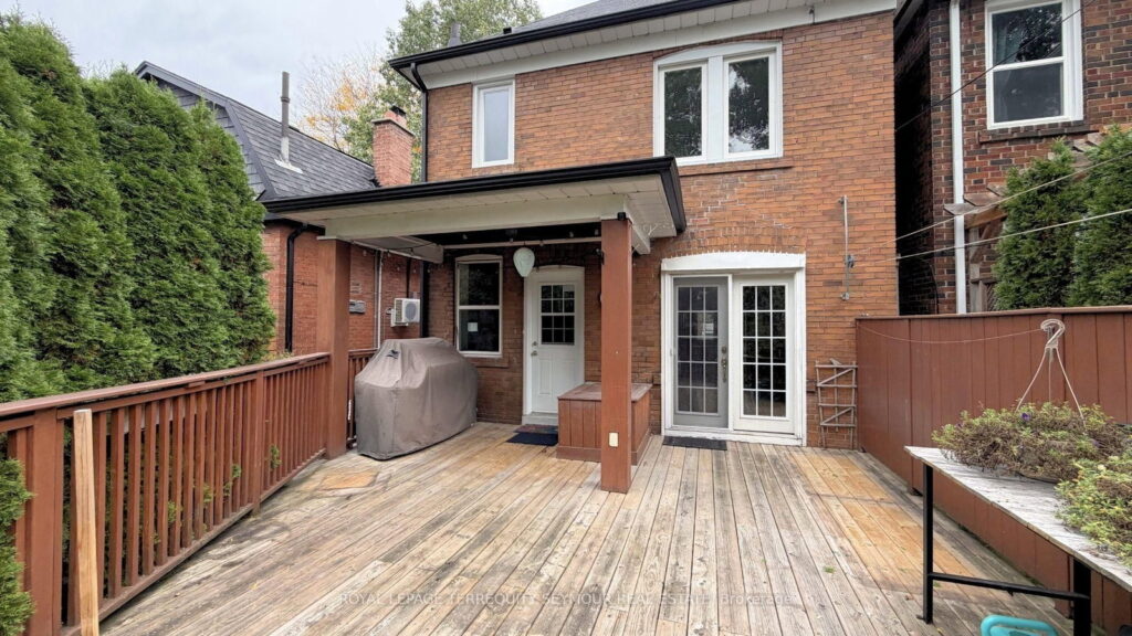 533 Hillsdale Ave E in Davisville Village, photo 24 of 32