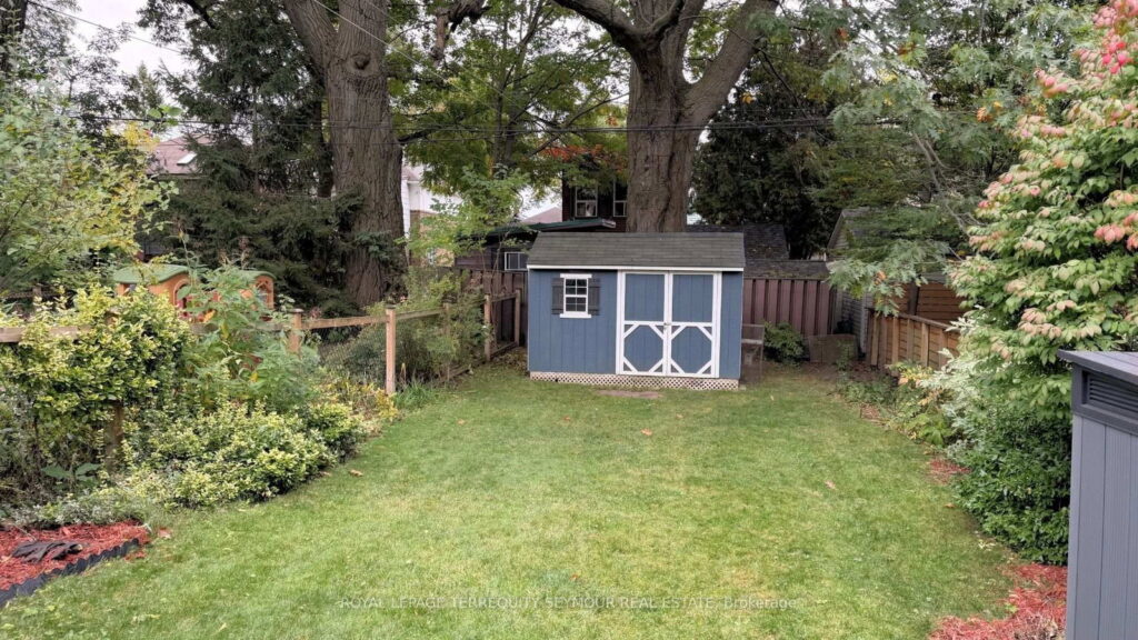 533 Hillsdale Ave E in Davisville Village, photo 27 of 32
