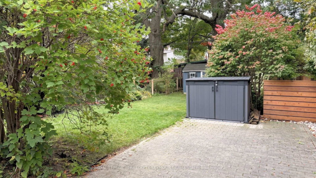 533 Hillsdale Ave E in Davisville Village, photo 28 of 32