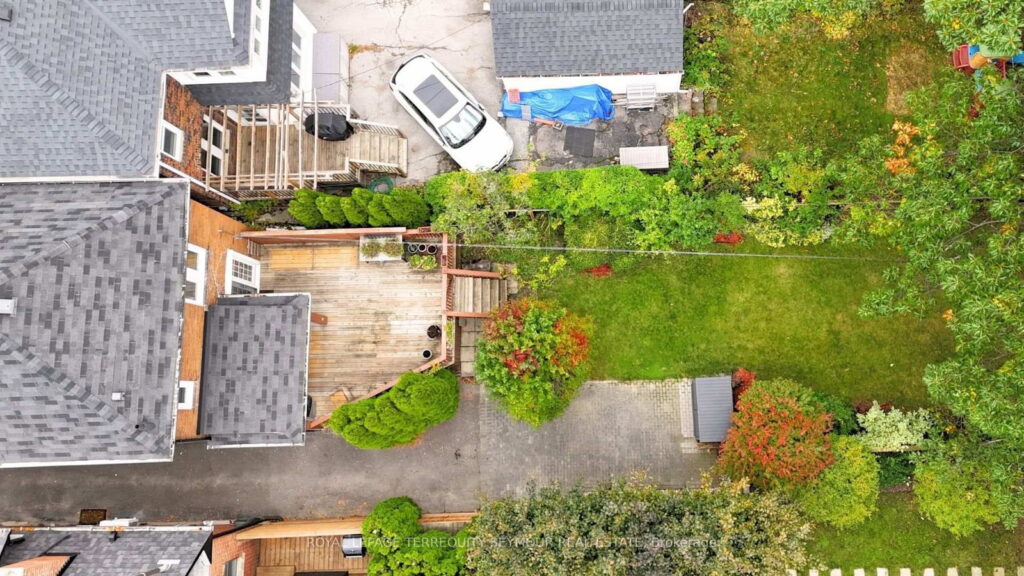 533 Hillsdale Ave E in Davisville Village, photo 29 of 32