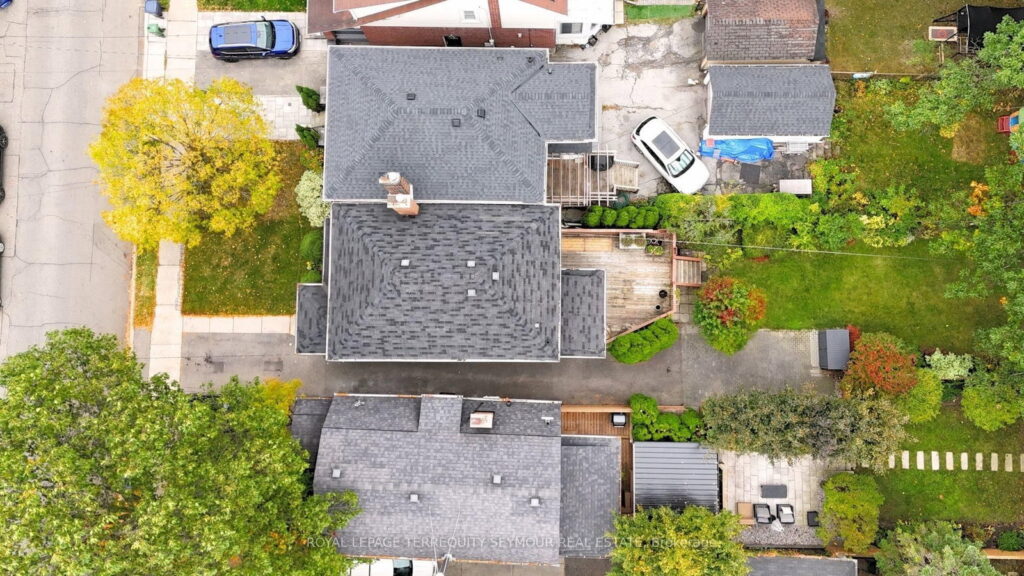 533 Hillsdale Ave E in Davisville Village, photo 30 of 32