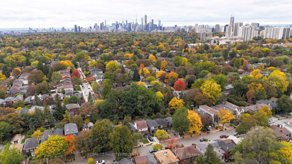 533 Hillsdale Ave E in Davisville Village, photo 31 of 32